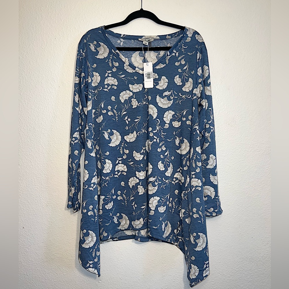 Simply Noelle NWT Mystic Garden Top in Denim L/XL